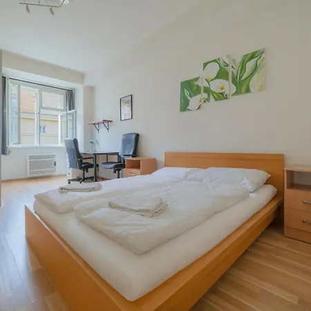 아파트 Spacious Central Budget-friendly By Rentez