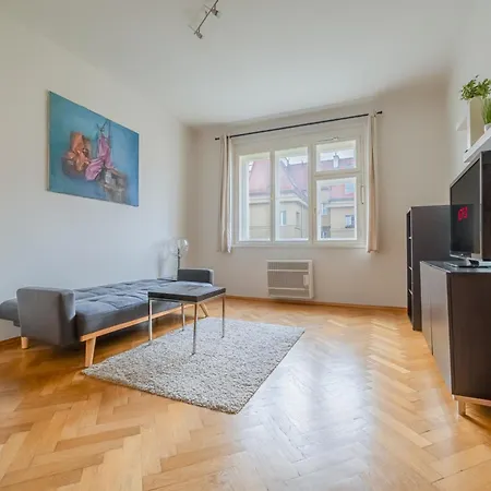Spacious Central Budget-friendly By Rentez * Praga
