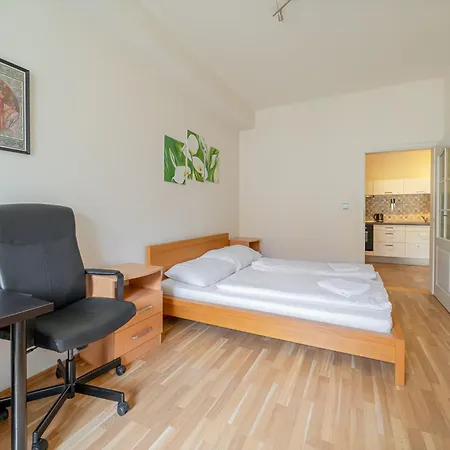 아파트 Spacious Central Budget-friendly By Rentez